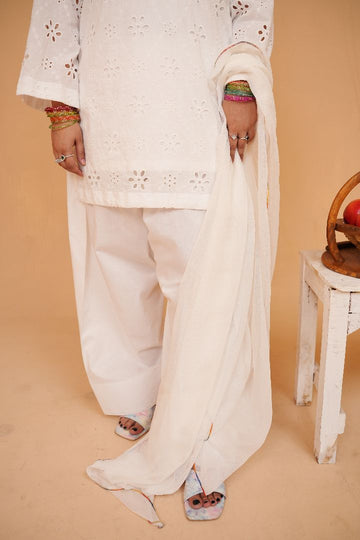 White Serenity – Premium Chikankari 3 Piece Lawn Suit